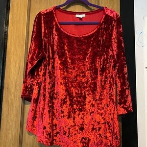 Red velvet top three-quarter sleeves